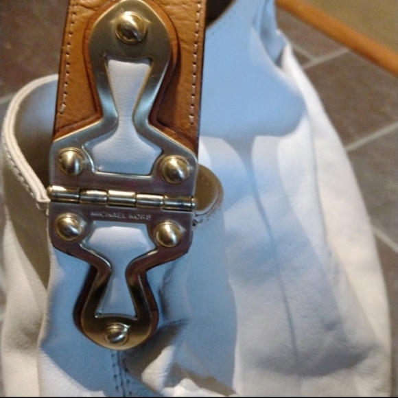Michael kors white beige Tan leather stud hardware shoulder bag - Picture 3 of 9